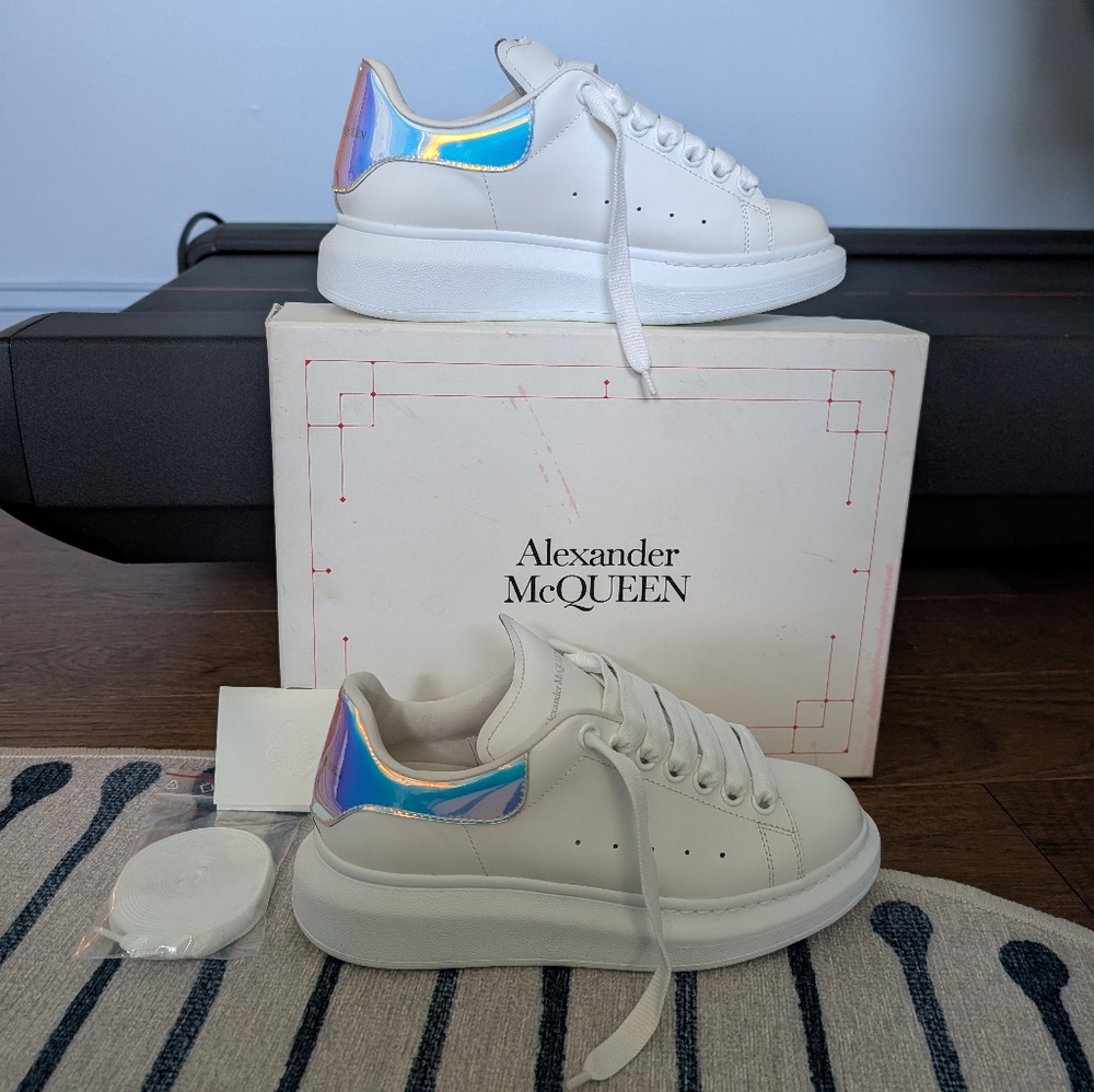 Alexander McQueen Oversized Sneaker In White/Shock Pink. Size 37.5